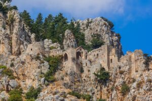 Savunma Mimarisi ve Zindan Yanılsaması – St. Hilarion’un Alt Bölümünün Gerçek Yüzü