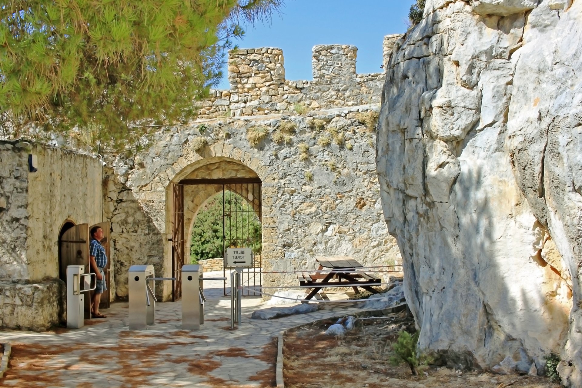 St. Hilarion Kalesi&rsquo;nin Turizme Katkısı &ndash; Tarih, Doğa ve K&uuml;lt&uuml;r&uuml;n Buluştuğu Zirve Noktası