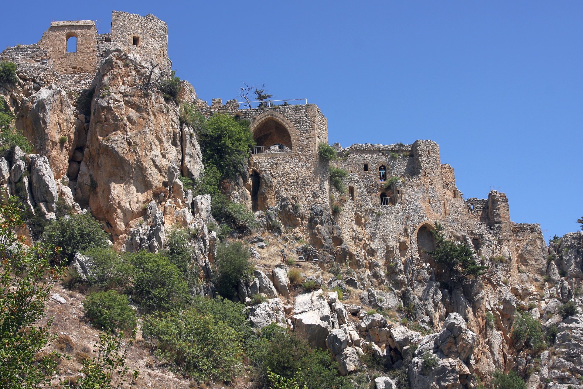 St. Hilarion Adının Kaleye Yerleşmesi &ndash; Bir İnziva Tepesinden Orta&ccedil;ağ&rsquo;ın Stratejik Kalesine
